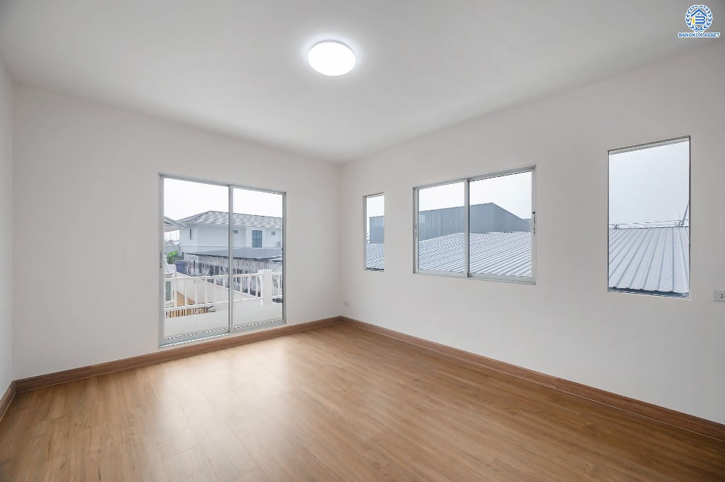 บ้านมือสองตกแต่งใหม่ โครงการ พฤกษ์ลดา พุทธสาคร หลังริม เนื้อที่ 54.50 ตร.ว. ฟังก์ชัน 3 ห้องนอน 2 ห้องน้ำ 2 ที่จอดรถ สภาพแวดล้อมโครงการร่มรื่น บนทำเลเดินทางสะดวก ติดถนนพุทธสาคร เชื่อมต่อถนนเพชรเกษม ถนนพุทธมณฑลสาย4 ถนนบรมราชชนนี ใกล้รถไฟฟ้าสายสีน้ำเงิน "สถานีหลักสอง"